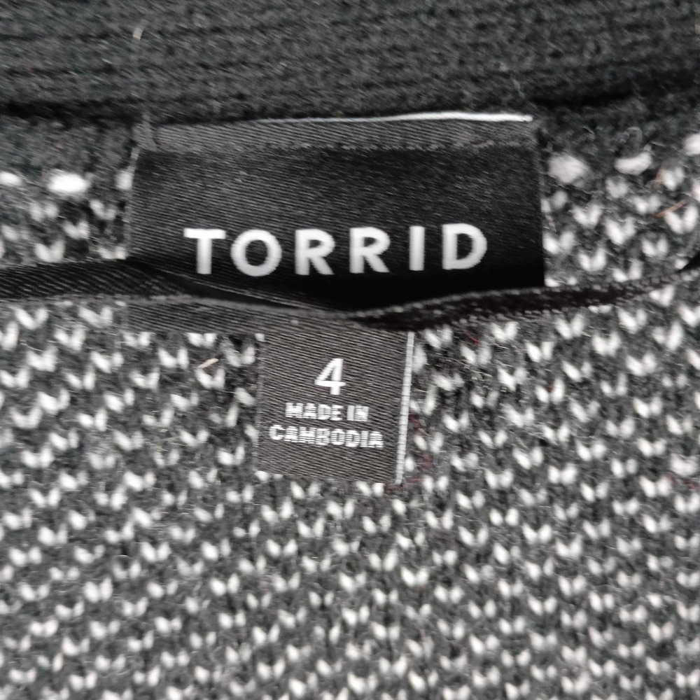 Torrid Sweater Skeleton Bones Ribs Cardigan Halloween Black White Plus 4 26 - Picture 3 of 9